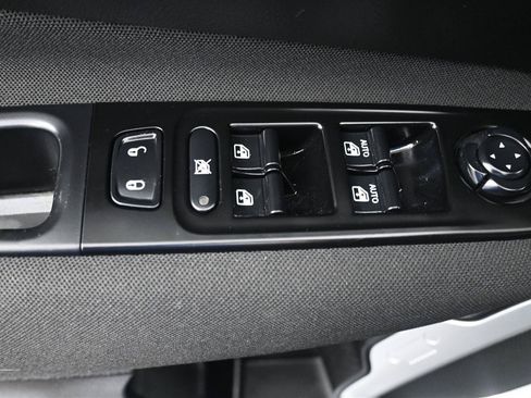 Used 2020 Jeep Renegade Latitude w/ Cold Weather Group AWD/4WD image 12