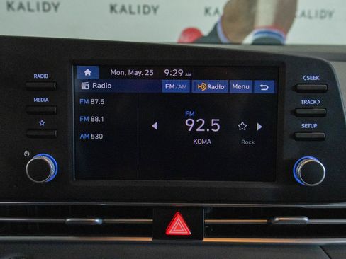 Used 2025 Hyundai Elantra Sport FWD image 7