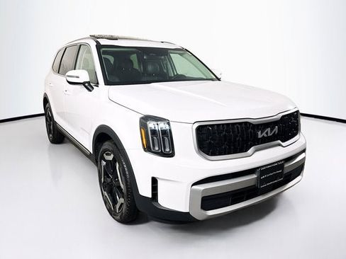 Certified 2025 Kia Telluride EX image 3