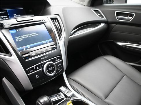 Used 2019 Acura TLX image 4