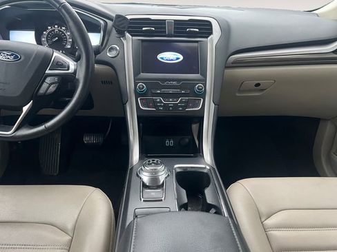 Used 2020 Ford Fusion SEL image 11