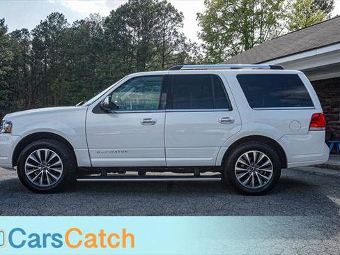 Used 2016 Lincoln Navigator Select image 8