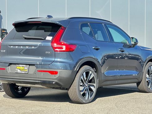 New 2026 Volvo XC40 B5 Ultra w/ Climate Package AWD/4WD image 5