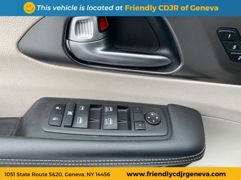 Used 2024 Chrysler Pacifica Touring-L image 22