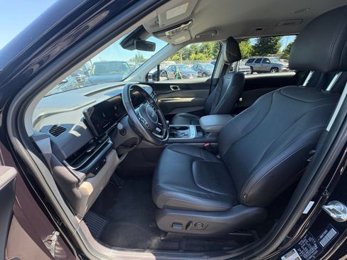 Used 2026 Kia Carnival FWD image 29