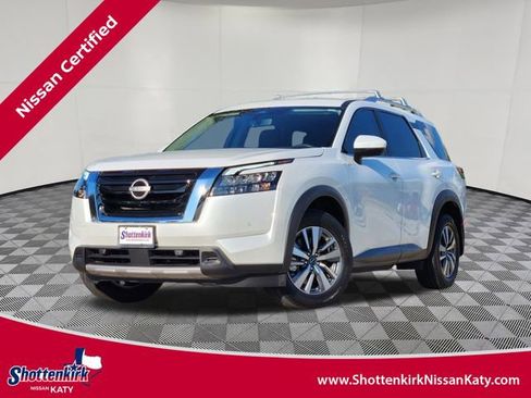 Certified 2025 Nissan Pathfinder SL FWD image 1