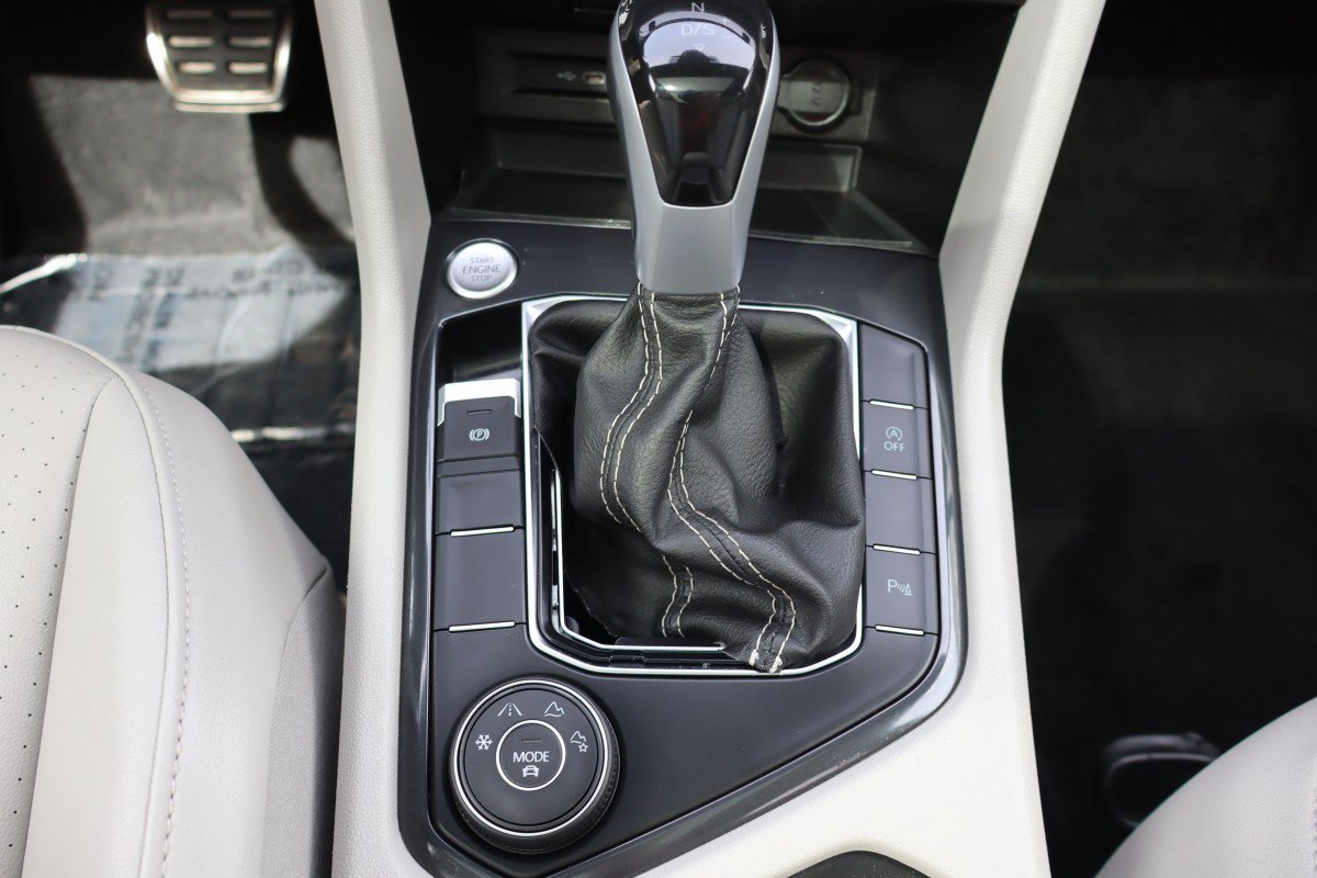 Used 2024 Volkswagen Tiguan SE R-Line AWD/4WD image 17