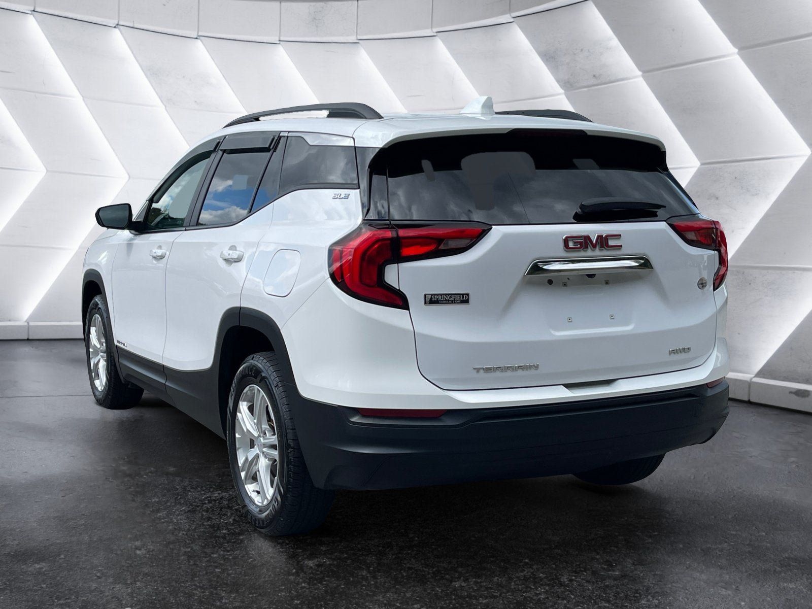 Used 2021 GMC Terrain SLE w/ Driver Convenience Package AWD/4WD image 4