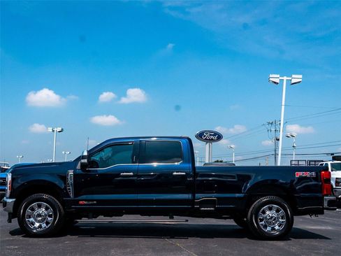 Used 2023 Ford F250 Lariat w/ Lariat Ultimate Package AWD/4WD image 6