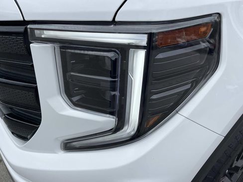 Used 2024 GMC Sierra 1500 Elevation AWD/4WD image 8
