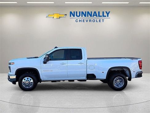 New 2026 Chevrolet Silverado 3500 LT image 2