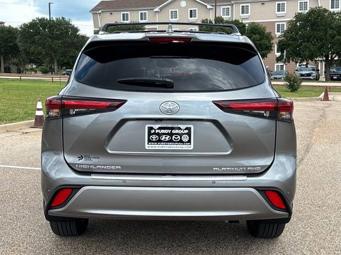 New 2026 Toyota Highlander Platinum AWD/4WD image 6