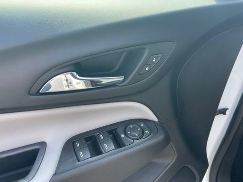 Used 2019 Chevrolet Equinox LT FWD image 17