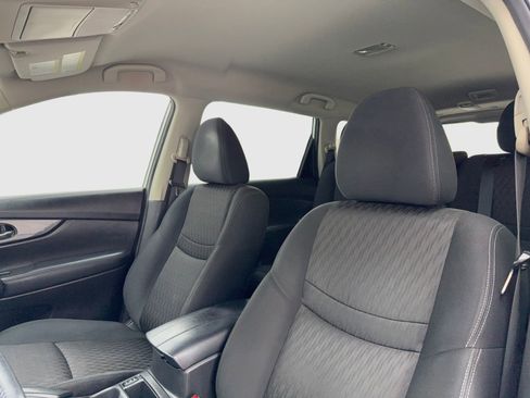 Used 2017 Nissan Rogue SV w/ SV Premium Package image 15