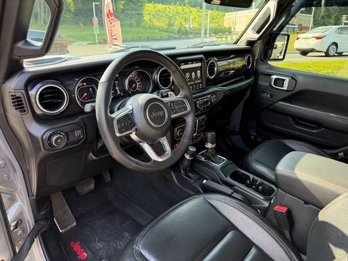 Used 2023 Jeep Wrangler Unlimited Rubicon 392 w/ Dual Top Group AWD/4WD image 12