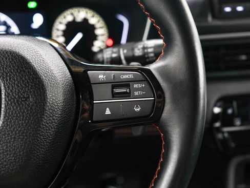 Used 2023 Honda Pilot Sport image 27