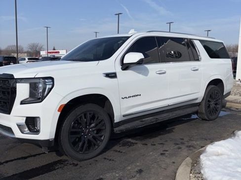 Used 2023 GMC Yukon XL SLT w/ SLT Premium Package image 2