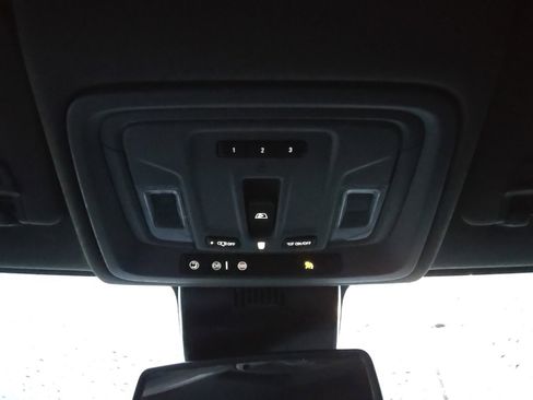 Used 2025 GMC Sierra 3500 SLE w/ SLE Value Package image 19