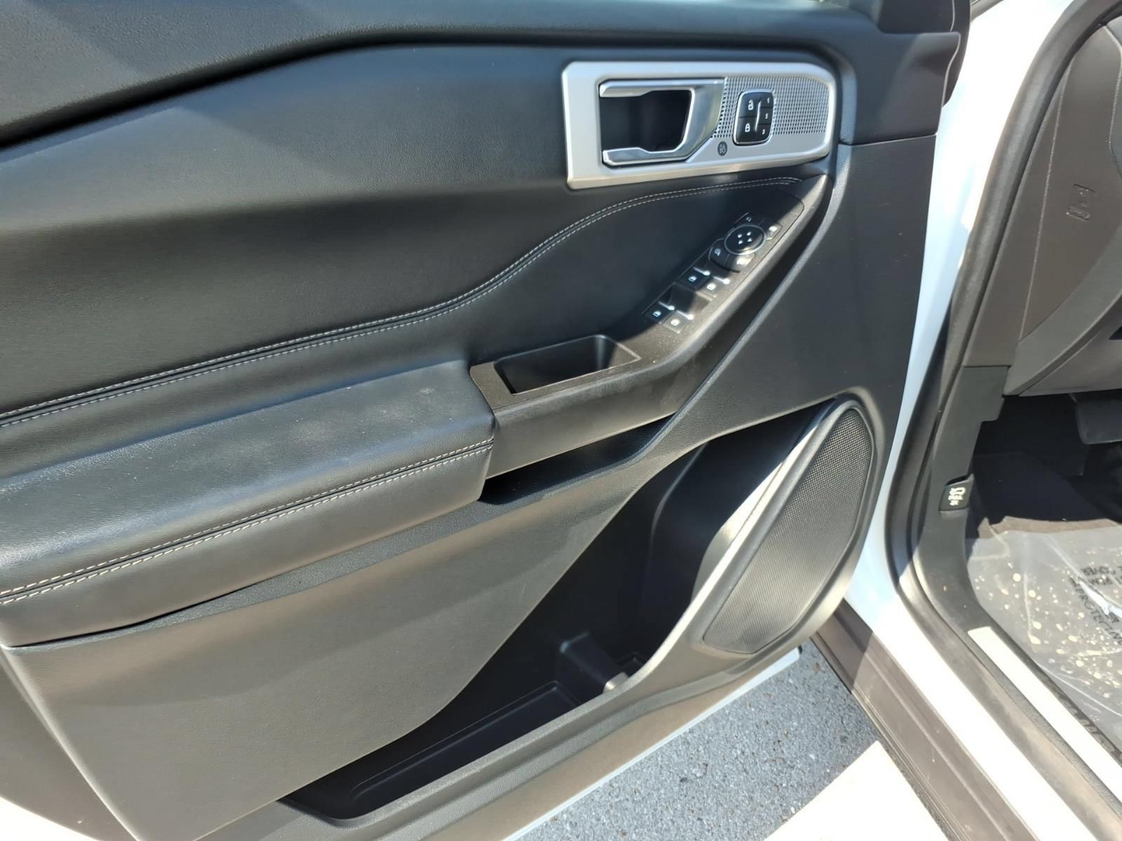 Used 2020 Ford Explorer Limited RWD image 9