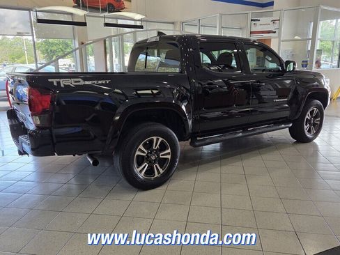 Used 2018 Toyota Tacoma TRD Sport RWD image 4