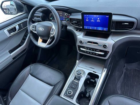 Used 2024 Ford Explorer XLT w/ Equipment Group 202A image 11