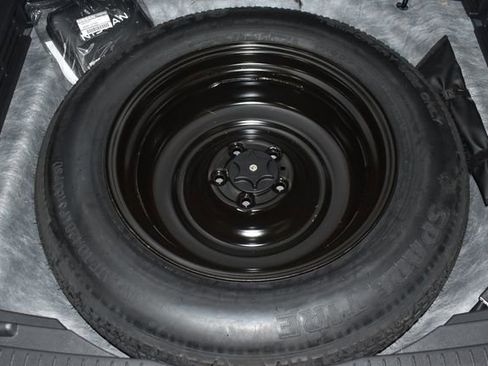 Used 2025 Nissan Rogue SV image 35