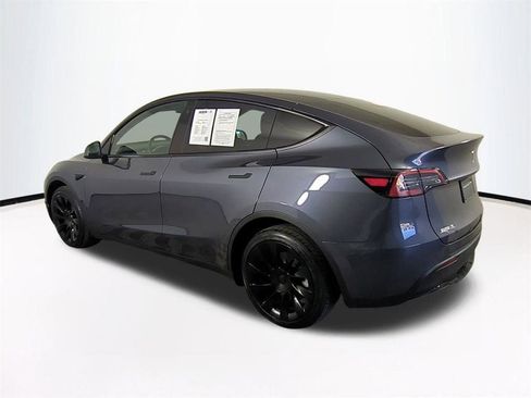 Used 2023 Tesla Model Y AWD image 7