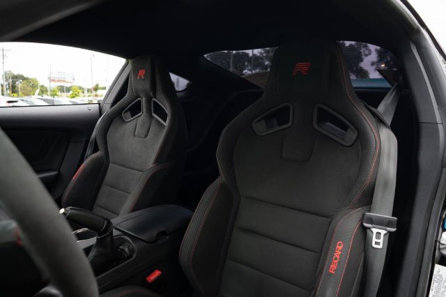 Used 2018 Ford Mustang Shelby GT350R w/ GT350R Equipment Group 920A RWD image 32