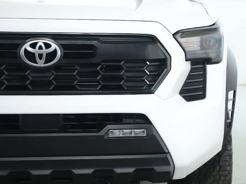 Used 2024 Toyota Tacoma TRD Off-Road image 7