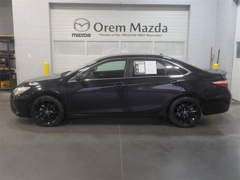 Used 2016 Toyota Camry XLE image 25