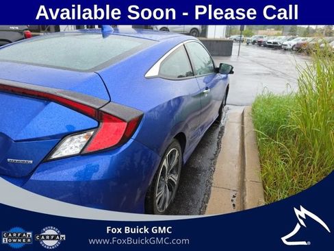 Used 2017 Honda Civic Touring image 4