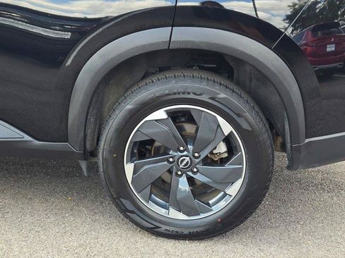 Used 2025 Nissan Rogue SV AWD/4WD image 14