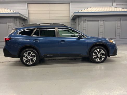 Certified 2022 Subaru Outback Limited image 8