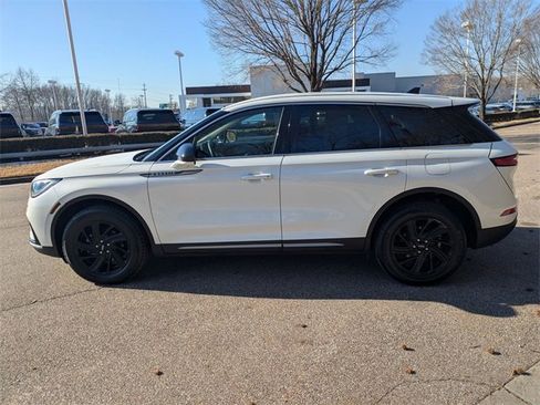 Used 2024 Lincoln Corsair AWD image 2