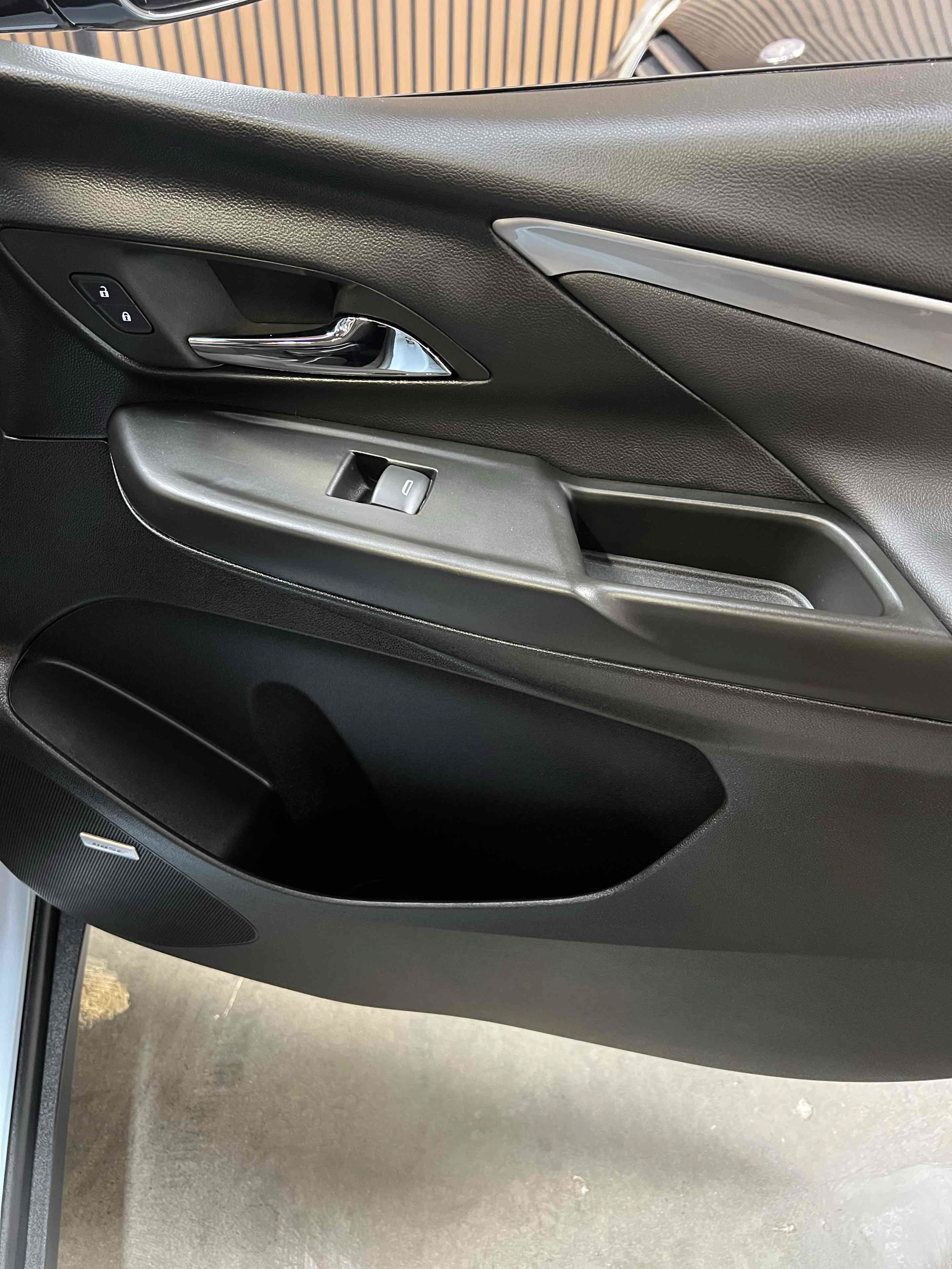Used 2023 Chevrolet Bolt LT w/ Infotainment Package FWD image 77