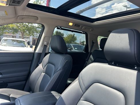 Used 2025 Nissan Pathfinder SL w/ SL Premium Package AWD/4WD image 25