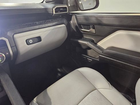 Certified 2025 Toyota Tacoma Limited AWD/4WD image 11