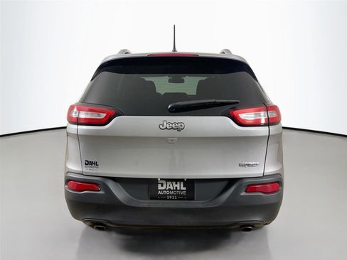 Used 2014 Jeep Cherokee Latitude w/ Cold Weather Group FWD image 12