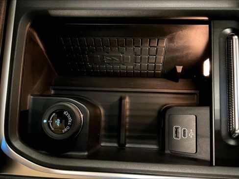 Certified 2025 Ford Expedition Active AWD/4WD image 32