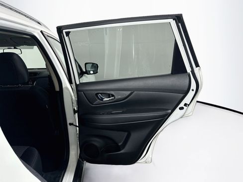 Used 2017 Nissan Rogue SV FWD image 28