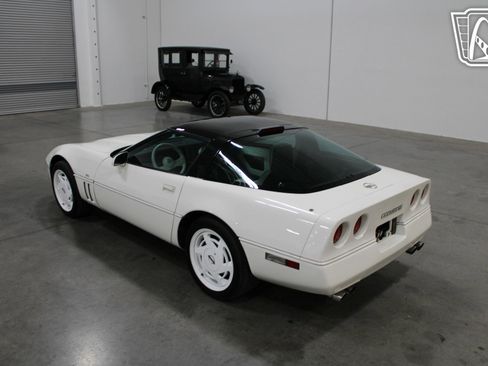 Used 1988 Chevrolet Corvette Coupe image 15