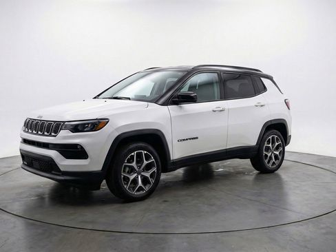 Used 2025 Jeep Compass Limited AWD/4WD image 3