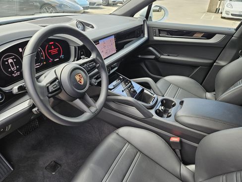 Certified 2026 Porsche Cayenne Coupe AWD/4WD image 4