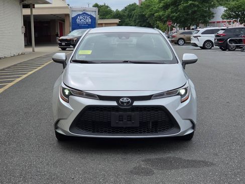 Used 2020 Toyota Corolla LE FWD image 2