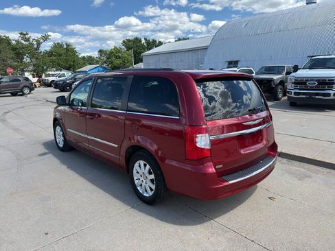 Used 2014 Chrysler Town & Country Touring FWD image 3