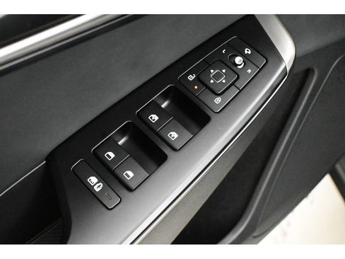 Used 2025 Kia EV6 Light AWD/4WD image 18