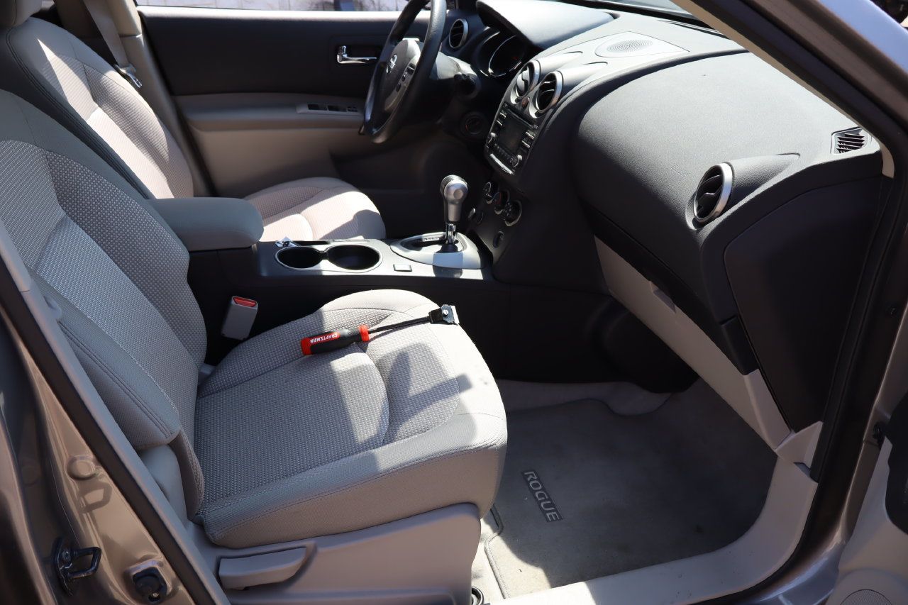 Used 2013 Nissan Rogue SV FWD image 15