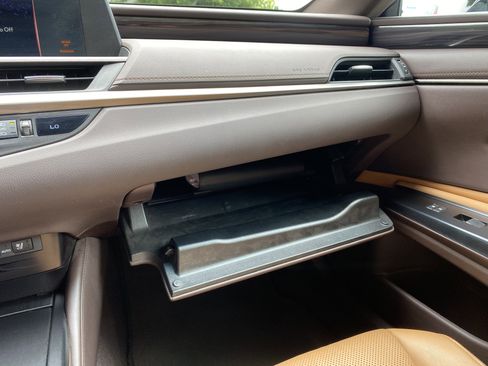 Used 2020 Lexus ES 300h w/ Premium Package FWD image 29