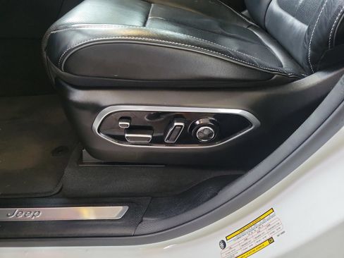 Used 2022 Jeep Grand Cherokee Overland w/ Luxury Tech Group IV image 28