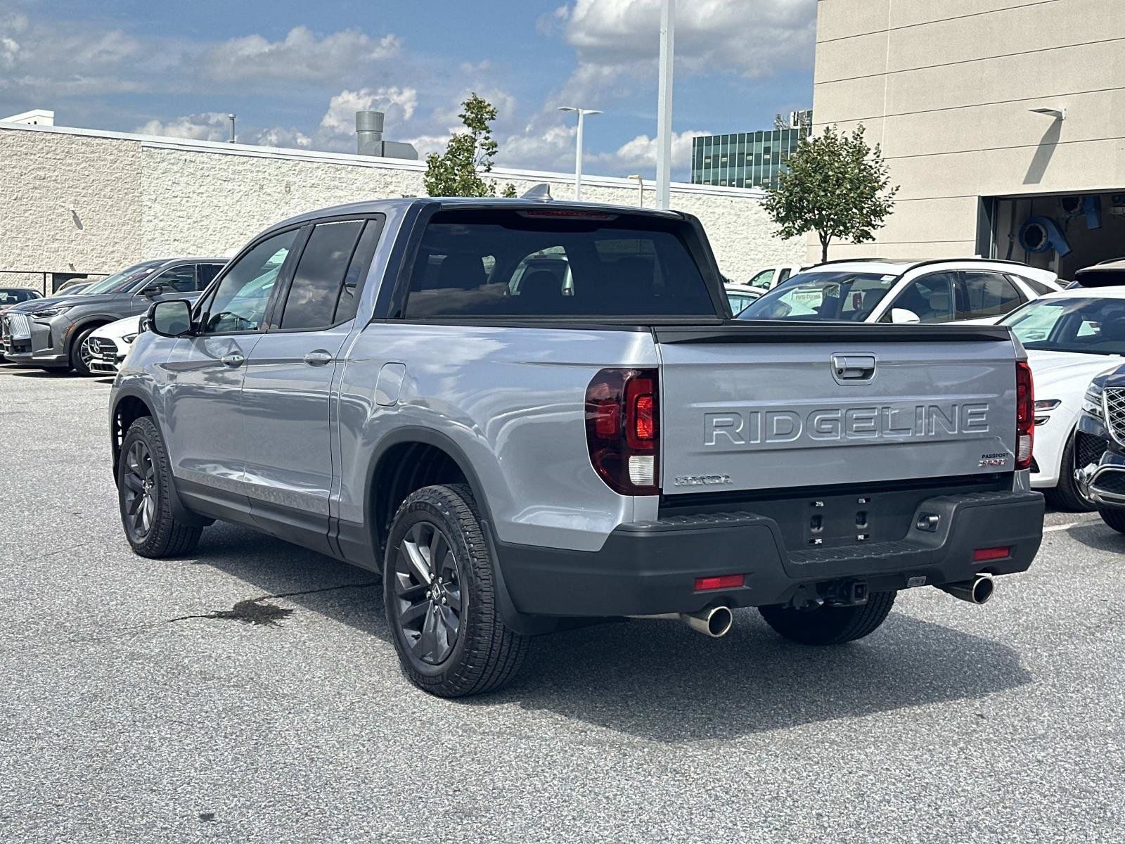 Used 2024 Honda Ridgeline Sport image 2